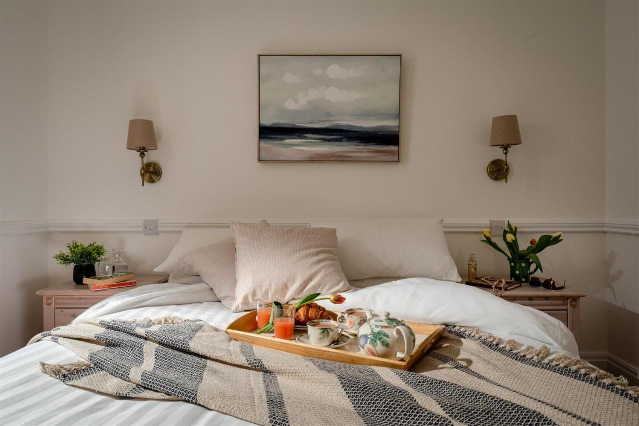 Uphigh - Elevated Family Home With Stunning River Views Dartmouth Kültér fotó