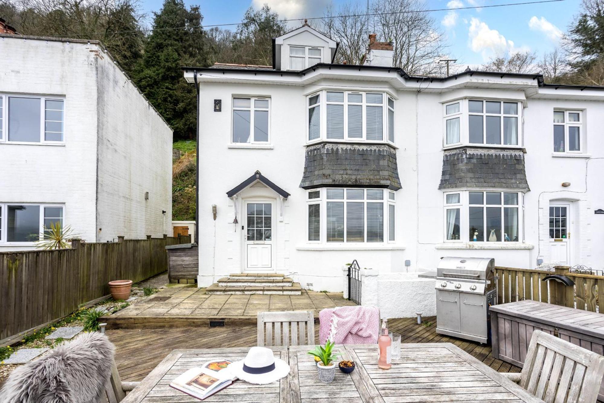 Uphigh - Elevated Family Home With Stunning River Views Dartmouth Kültér fotó
